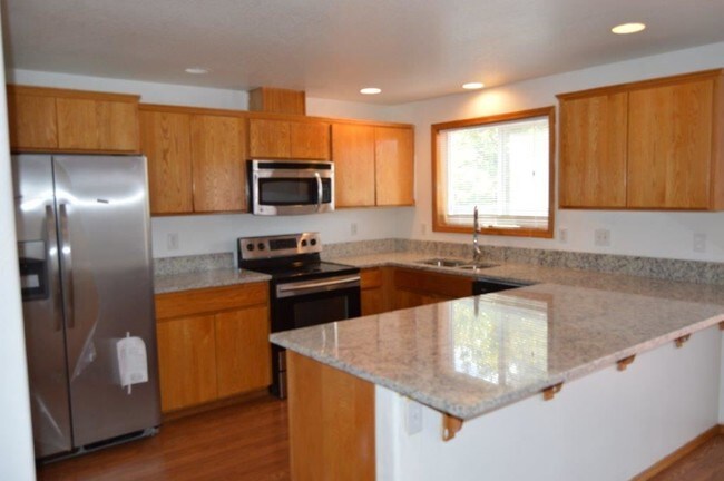 Building Photo - 4 br, 2.5 bath House - 4304 SE Bentley St
