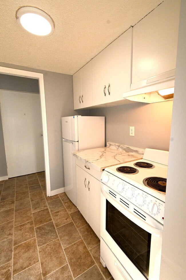 Building Photo - 626 Kinchant St