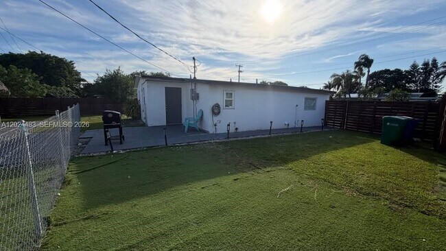 Foto del edificio - 1212 E River Dr