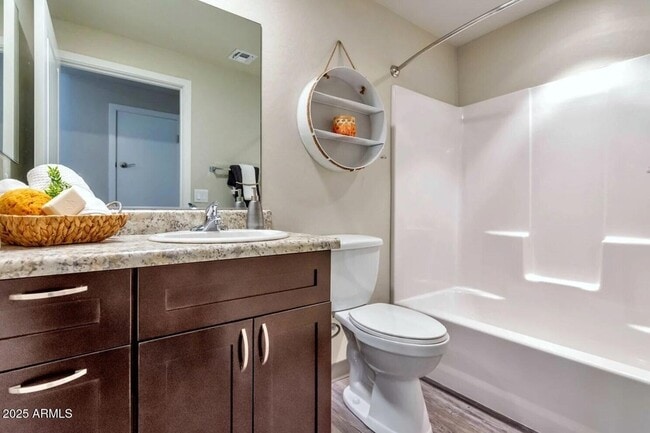 Photo - 2250 W Glendale Ave Apartment