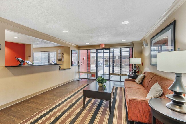 Lobby and Guest Check-in - Furnished Studio - Fort Worth