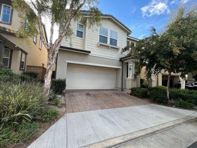 Building Photo - 3 Bedroom Townhome in Fullerton
