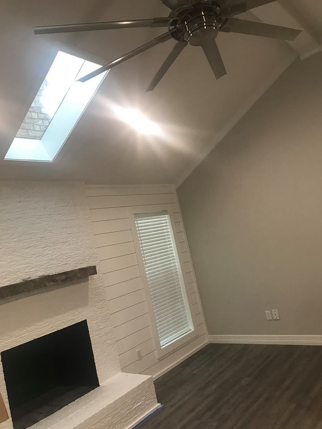 Building Photo - 15058 Country Acres Dr