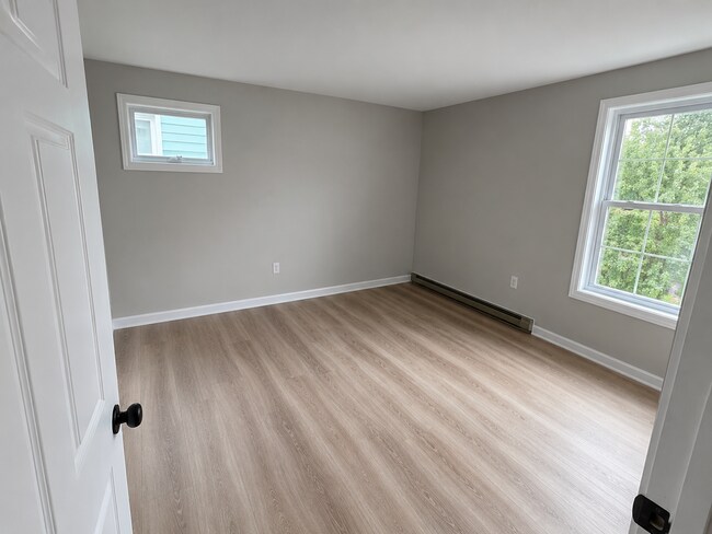 Building Photo - 351 Montaup St
