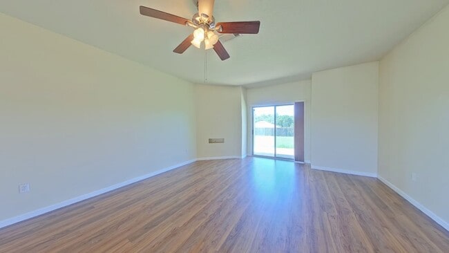 Foto del edificio - 5254 Moore Loop