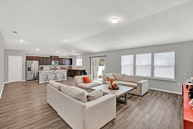 Building Photo - Move-In Ready 4BR Home. Split Floor Plan. 2-Car Garage & Pet Friendly!