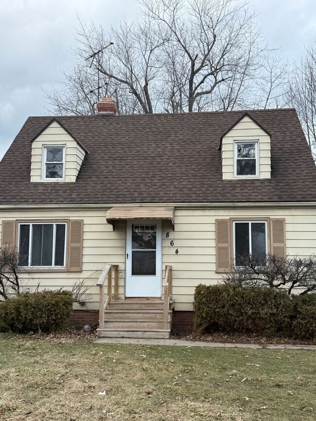 Building Photo - 864 E 260th St