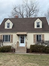 Building Photo - 864 E 260th St