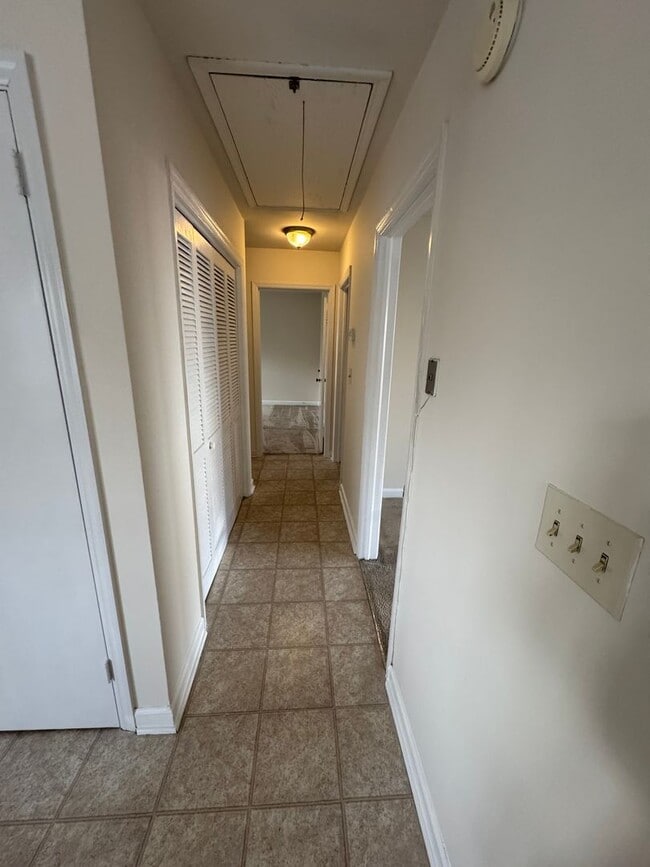 Building Photo - 2bed w/ spacious patio