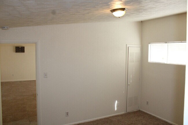 Foto del edificio - 2528 Irwin Rd