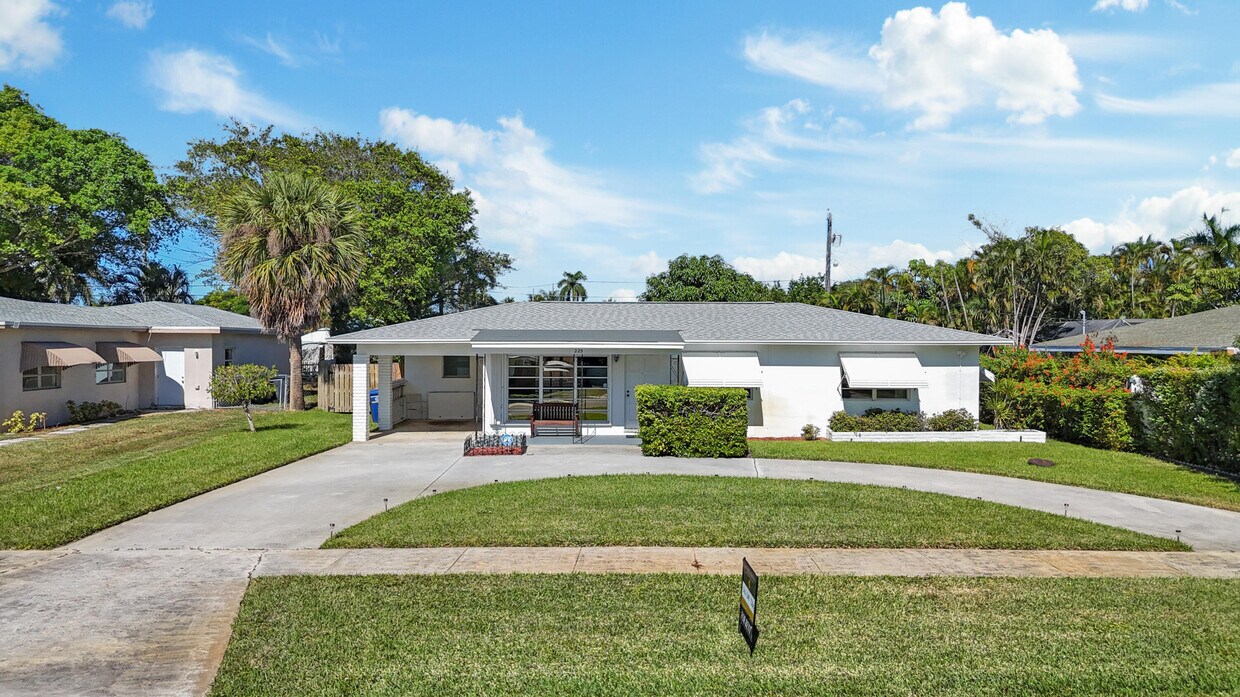 Foto principal - 225 E Ilex Dr