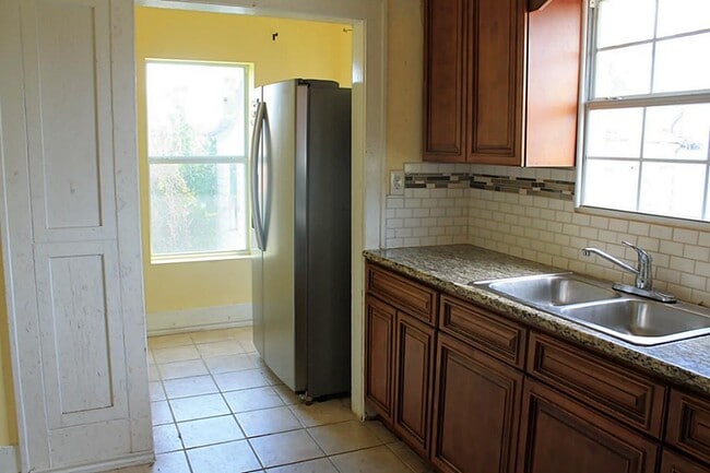 Building Photo - 2908 Truxillo St