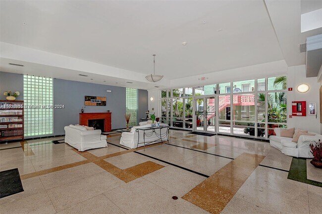 Building Photo - 1460 Ocean Dr