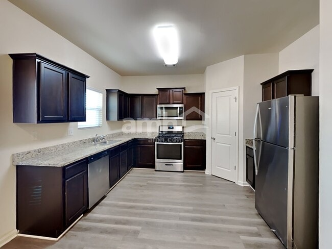 Foto del edificio - 4025 Clay Ct SE