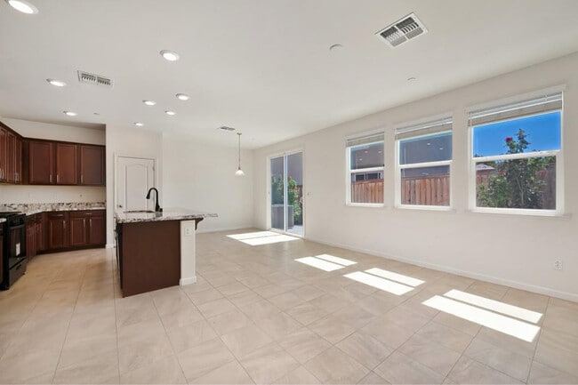 Building Photo - 4600 Ocean Ln