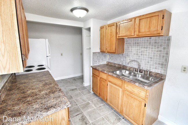 Foto del edificio - 728-730 N 5th Ave E