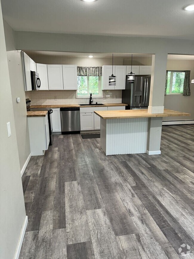 Building Photo - 14716 W Lake Ridge Dr