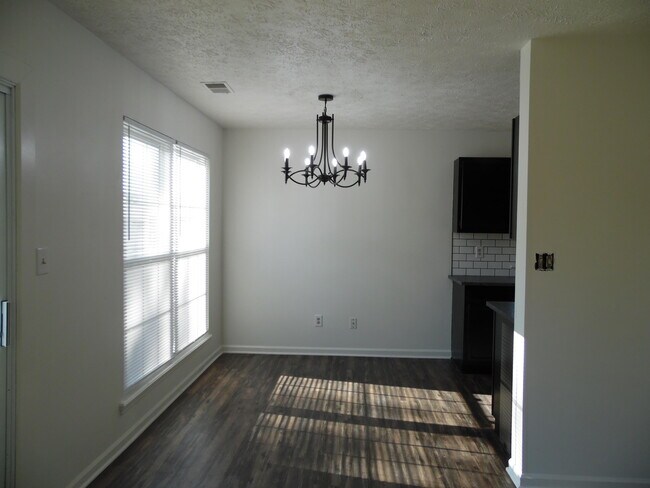 Foto del edificio - 2800 Kasey Ct