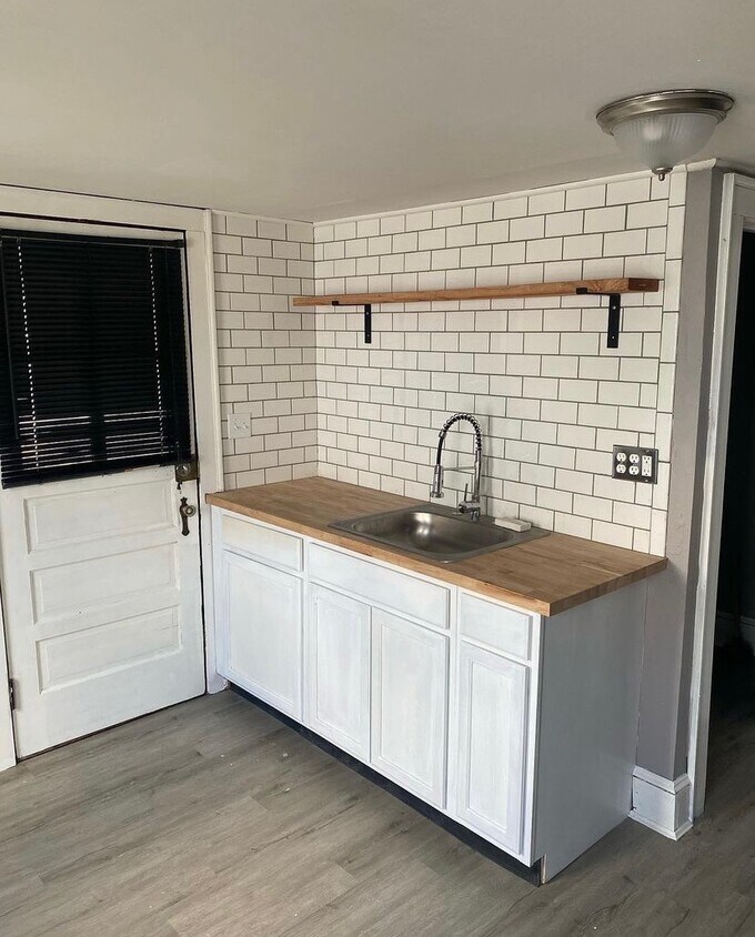 26 Saint Johns St, Middletown, CT 06457 Townhouse for Rent in