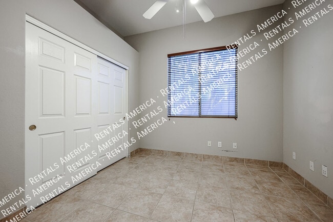 Building Photo - 4240 E Molly Ln