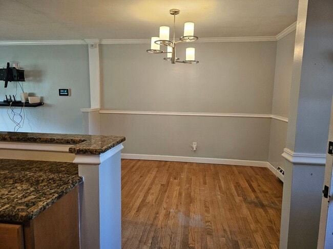 Building Photo - 222 Crest Ave