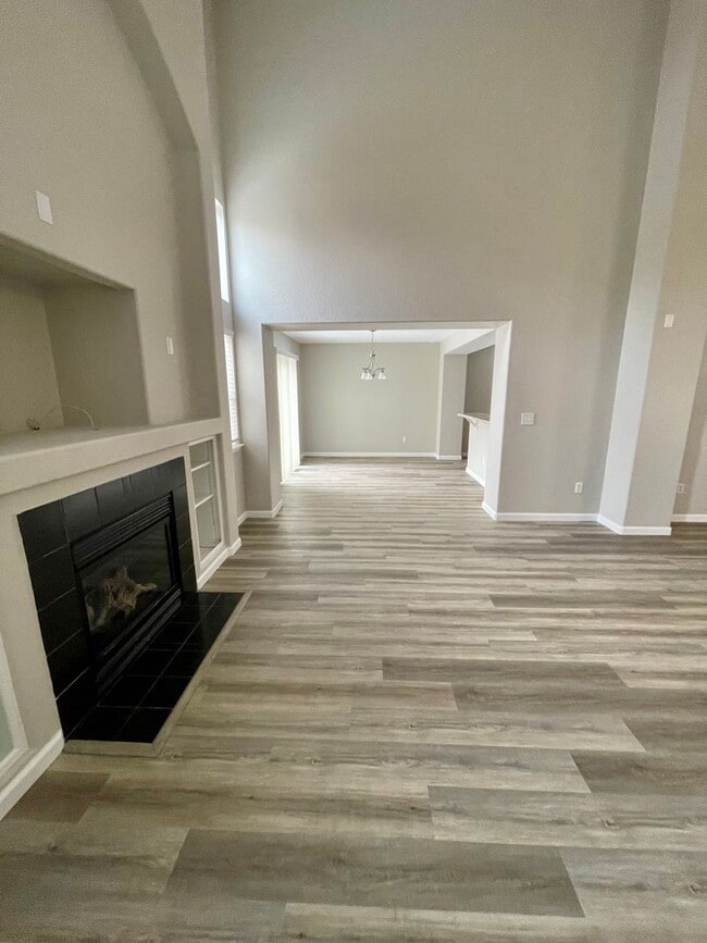 Building Photo - Newly Renovated home in Stetson Ridge