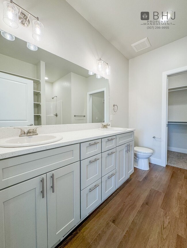 Foto del edificio - BRAND NEW! 2 BED/ 2BATH Dog Friendly Twin ...