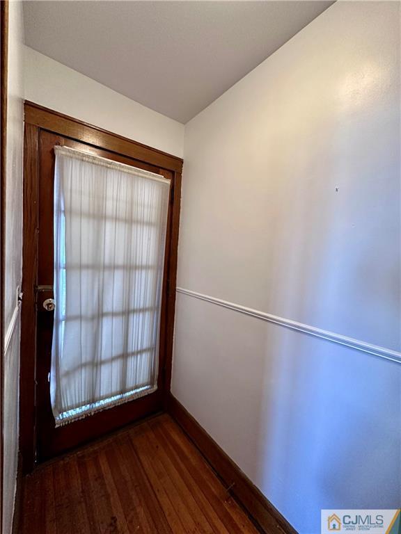 560 Spruce Ave Unit 2nd f, Garwood, NJ 07027 Room for Rent in Garwood