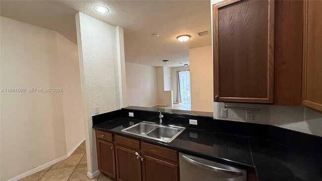 Foto del edificio - 5866 Hampton Hills Blvd