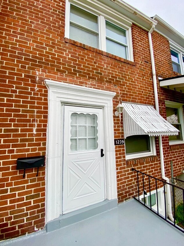 Charming 2 Bedroom/1 Bathroom Townhome in ... - Charming 2 Bedroom/1 Bathroom Townhome in ...