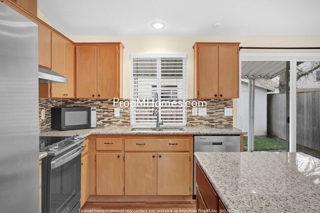 Building Photo - Updated Three Bedroom Home Next to Progress Ridge!