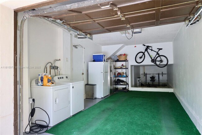 Foto del edificio - 2525 NE 135th St