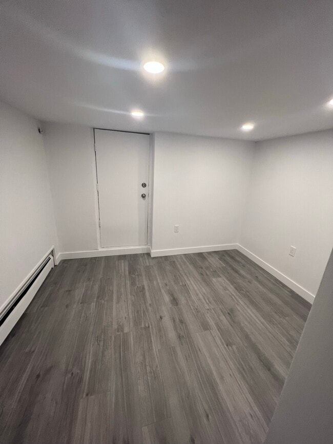 Building Photo - Cozy One-Plus-Den For $1495 In Downtown Kitchener At 136 Weber!