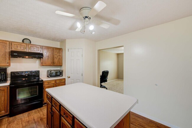 Foto del edificio - 7805 Clearwater Ct