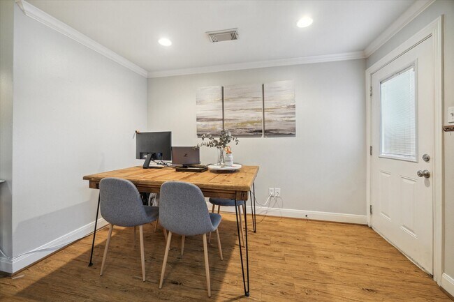 Foto del edificio - 611 E 20th St