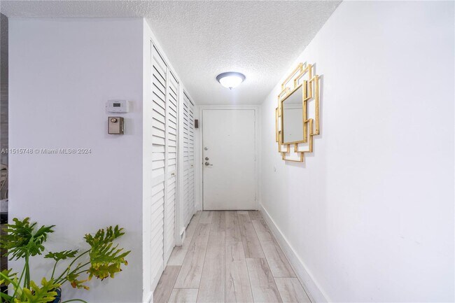 Foto del edificio - 4174 Inverrary Dr