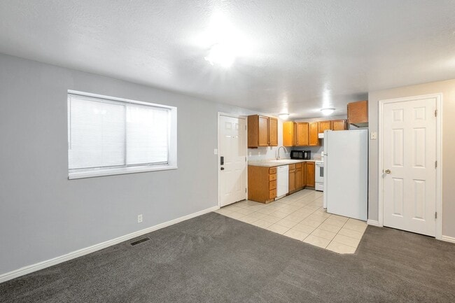 Building Photo - 673 E 1650 S