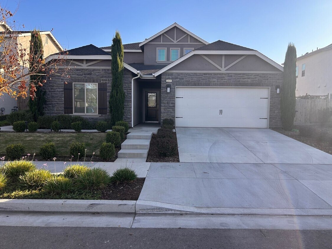 Primary Photo - Gorgeous Two story Home for rent in Visalia