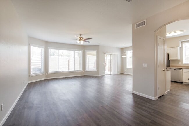 Building Photo - 2221 E Union Hills Dr