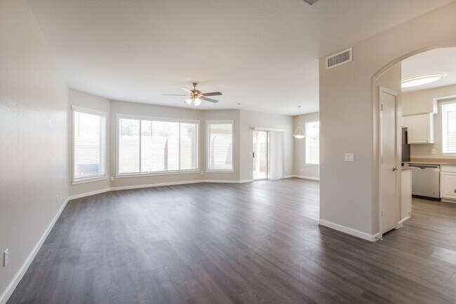 Foto del edificio - 2221 E Union Hills Dr