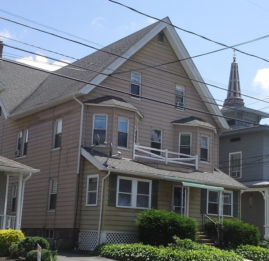 165167 Meadow St Unit 1 North, Naugatuck, CT 06770 Apartment for