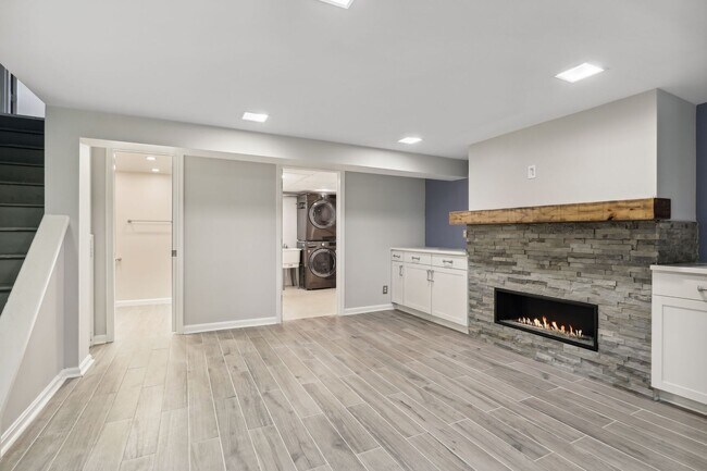 Foto del edificio - Beautiful, light-filled 3 bed/2 bath Warwi...