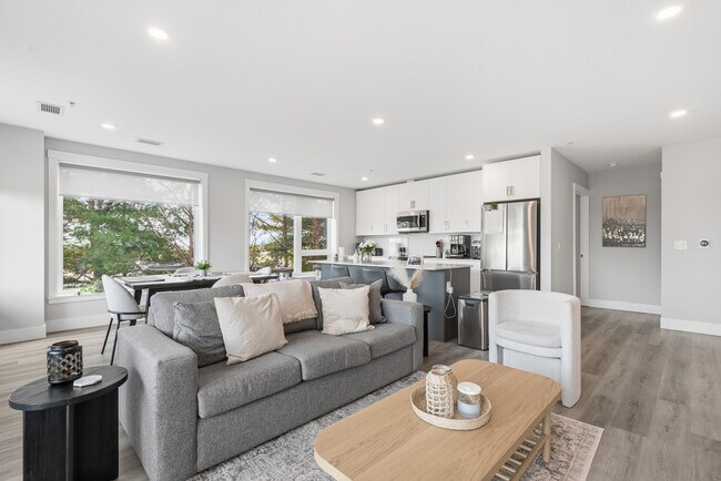 Building Photo - 2 Bedroom Furnished Apartment Elation Suites - Plan A1