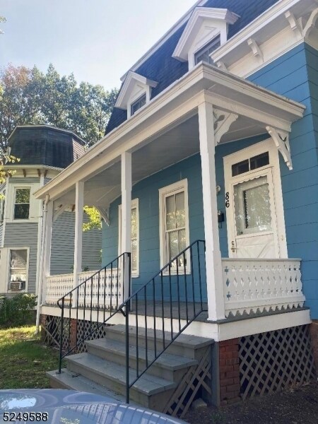 Building Photo - 86 Grove St