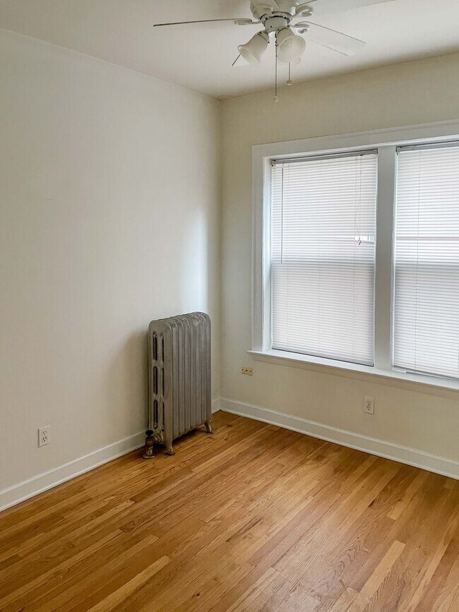 Foto del edificio - 3916 N Pine Grove Ave