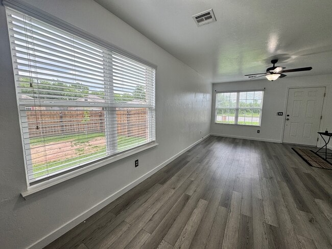 Building Photo - 1795 Bliss Cir
