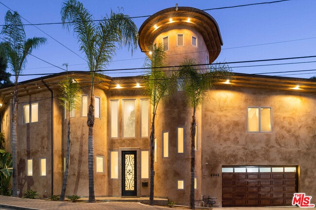 Foto del edificio - 6446 Deep Dell Pl