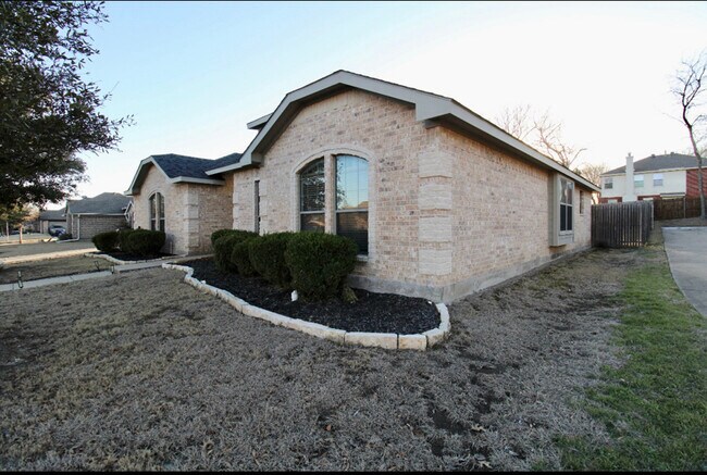 Foto del edificio - 1405 Meadowlark Ln