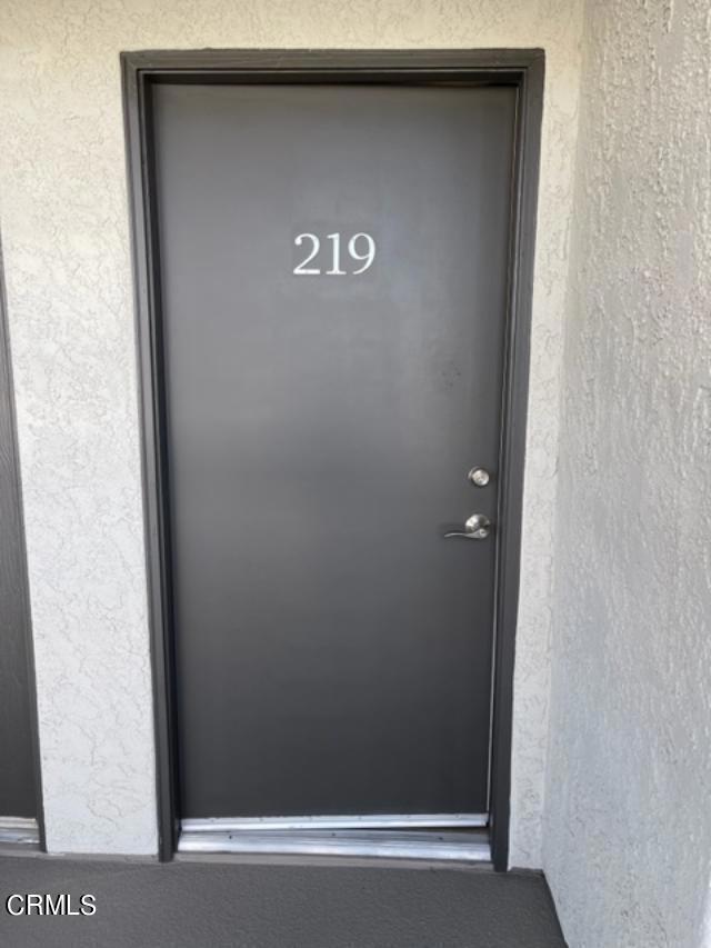 Building Photo - 251 S Ventura Rd
