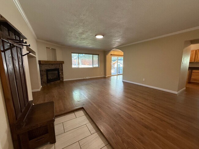 Foto del edificio - Five Bedroom House Close To Ft. Carson